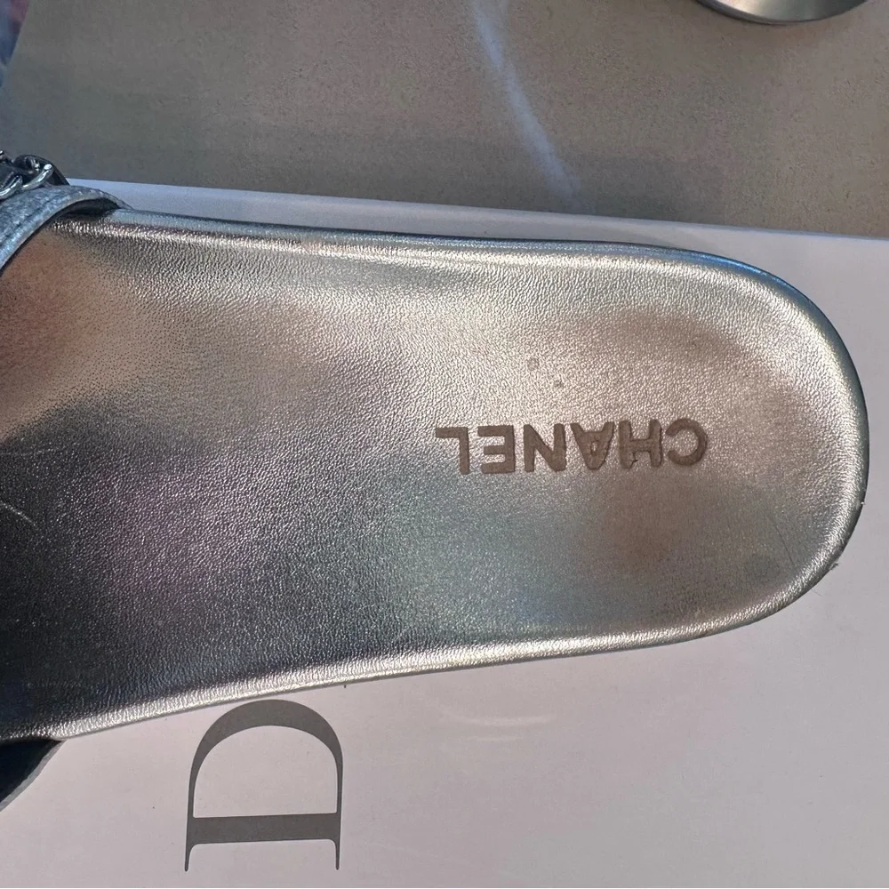 Chanel Chanel Metallic Silver Leather CC Chain Embellished Flat Slides Size 41